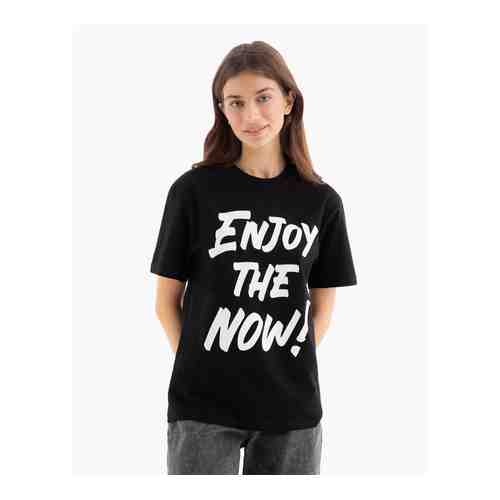 Черная футболка oversize с надписью Enjoy the now арт. GKT016644-1